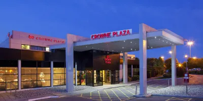 Crowne Plaza Manchester Airport Hotels in der Nähe von Milliners Wharf