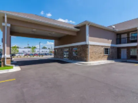 小石城北部河濱附近伊克諾套房酒店 北小石城酒店