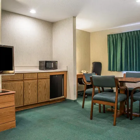 Econo Lodge Wausau - Rothschild