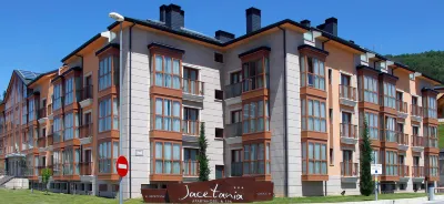 Apartahotel & Spa Jacetania Hotele w: Jaca