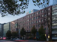 Motel One Hamburg-Altona Hotels near Stellingen