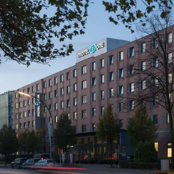 Motel One Hamburg-Altona Отели рядом с достопримечательностью «Музей Альтоны»