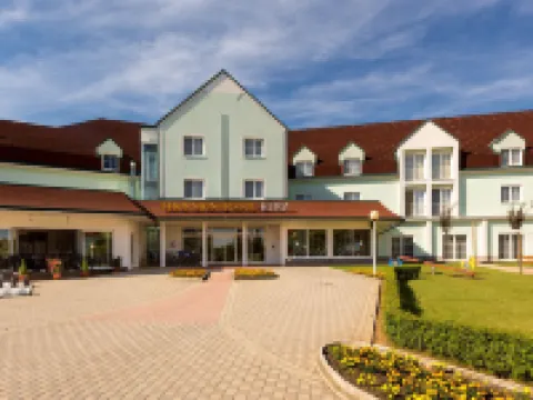 テルメンホテル クルツ ルッツマンスブルクのホテル