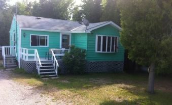 Mikinaak Cottage & Cabin Rentals