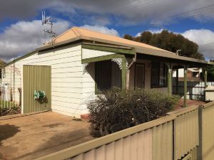 Away Cottages Broken Hill