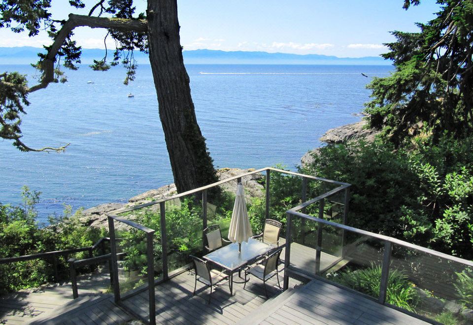 Octopus Point Bc Otter Point House by BC Island Vacation Homes, Capital - รีวิว ราคา จอง ...