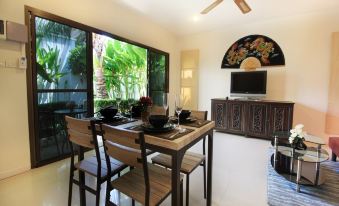 Coconut Grove Boutique Hotel