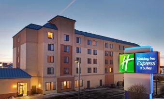 Holiday Inn Express & Suites Providence-Woonsocket