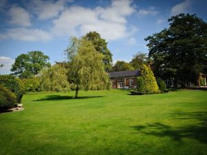 Farington Lodge Hotel