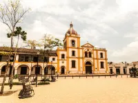 La Casa Amarilla Hotels in Mompos