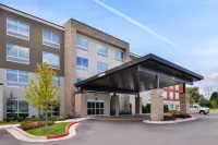 Holiday Inn Express & Suites Siloam Springs فنادق في Gentry