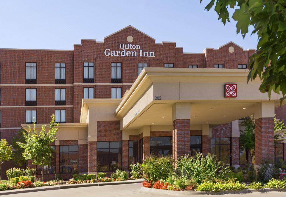 "a large brick building with a sign that reads "" hilton garden inn "" prominently displayed on the front" at Hilton Garden Inn Bartlesville