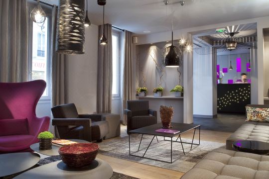 1. 코트야드 바이 ..