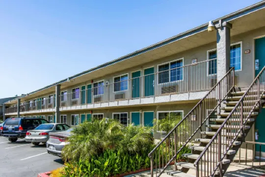 ロードウェイ イン オンタリオ エアポート ミルズ