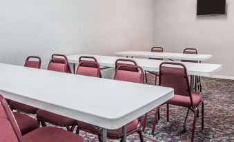 Econo Lodge Jefferson City - Housity