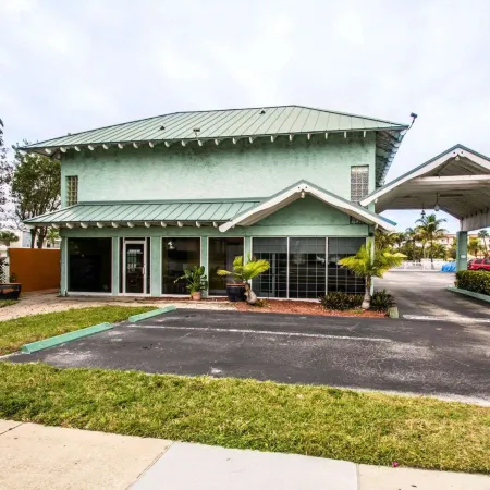 Econo Lodge Cocoa Beach - Near the Port