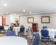 Comfort Inn & Suites Patriots Point - breakfast