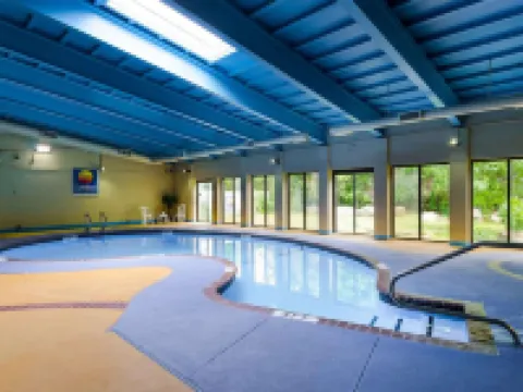 Comfort Inn & Suites Hotels in Fall River