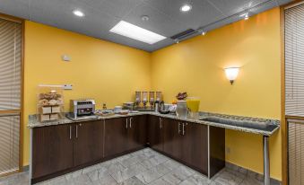 Quality Inn & Suites Bay Front