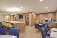 La Quinta Inn & Suites by Wyndham Logan فنادق في لوغان