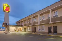 Super 8 by Wyndham Thunder Bay Hotels near The Cheese Encounter
