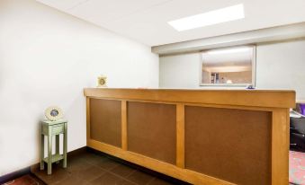 Days Inn by Wyndham Cedar Falls- University Plaza