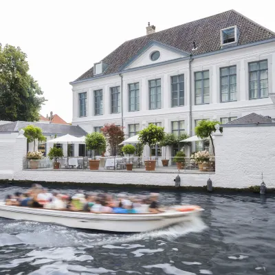 Hotel Van Cleef Hotels near Graaf Visartpark