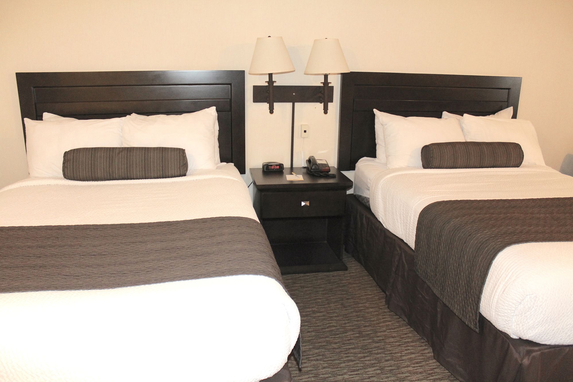 Days Inn & Suites by Wyndham Sault Ste. Marie on