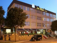 Annex Building of Art Hotel Hotels near Lora