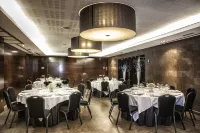 Hotel Zenit Pamplona فنادق في Noain