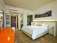 Harris Hotel Seminyak Hotels near Double Six