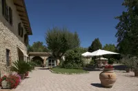 IL Colombaio Winery & Rooms Hôtels à : Monteriggioni