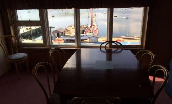 The Dockside Inn & Restaurant