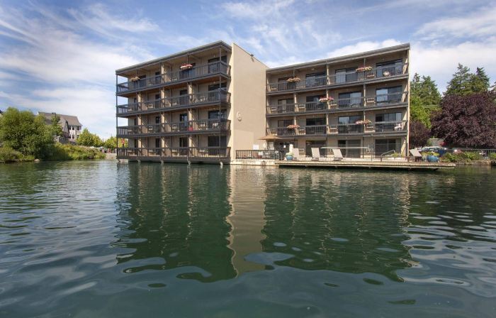 Lakeshore Inn