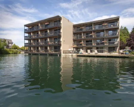 Lakeshore Inn Hotels in Lake Oswego
