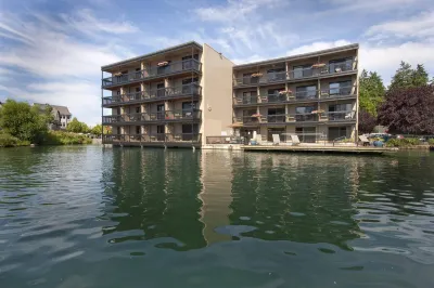 Lakeshore Inn Hotels near Kruse Village
