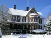 Black Swan Inn Hotels in Tilton
