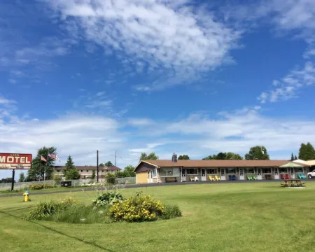 Lion Motel Hotels in Stormont, Dundas and Glengarry United Counties