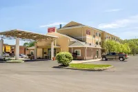 Econo Lodge Hotels in Conneaut Lake