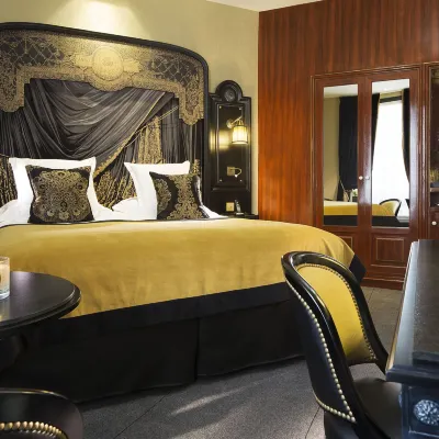 Le Belmont Paris Hotels near Louis Vuitton Shop