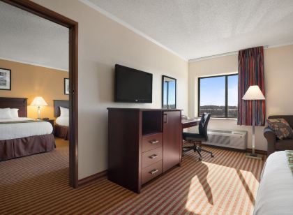 Days Inn & Suites by Wyndham Kansas City South