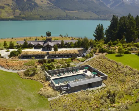 Blanket Bay Hotels in Glenorchy