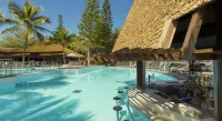DoubleTree by Hilton Noumea Ilot Maitre Resort - С баром