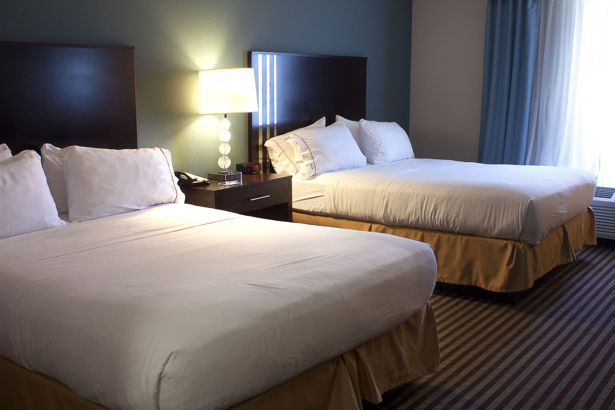 Holiday Inn Express & Suites Youngstown West I 80, an Ihg Hotel