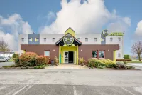 B&B HOTEL Goussainville CDG Hotels in Goussainville