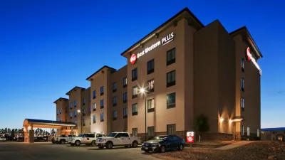 Best Western Plus Williston Hotel  Suites Отели в г. 