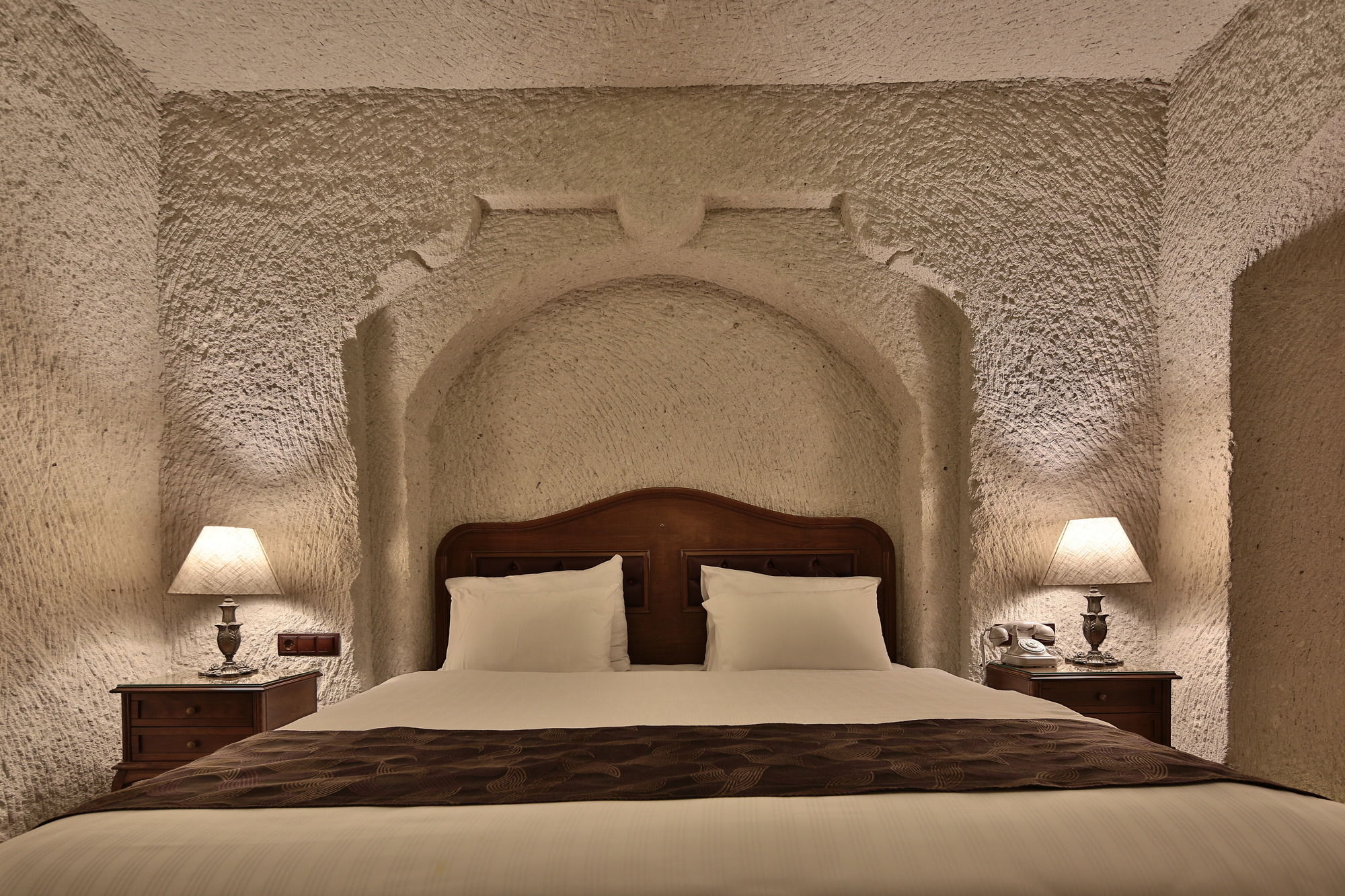 Artemis Cave Suites