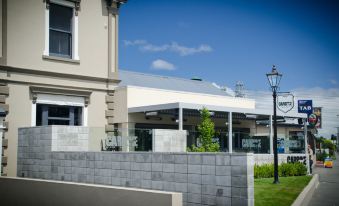 Racecourse Hotel and Motor Lodge