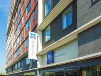 Greet Hotel  Paris Porte de la Chapelle - Aréna Hotellit kohteessa 18. arrondissementti