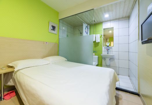 100 Hotel Hotel Overview